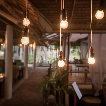 Hotel Baan Chumphon à Pathio Extérieur photo