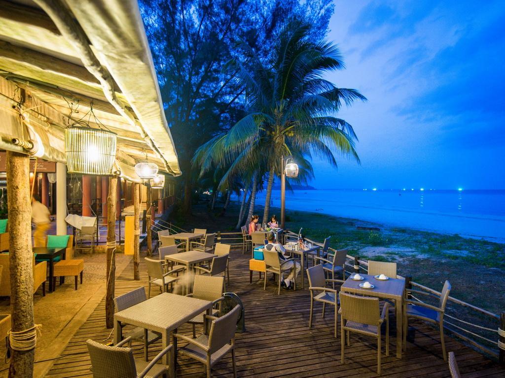 Hotel Baan Chumphon à Pathio Extérieur photo