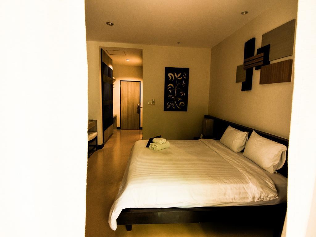 Hotel Baan Chumphon à Pathio Extérieur photo