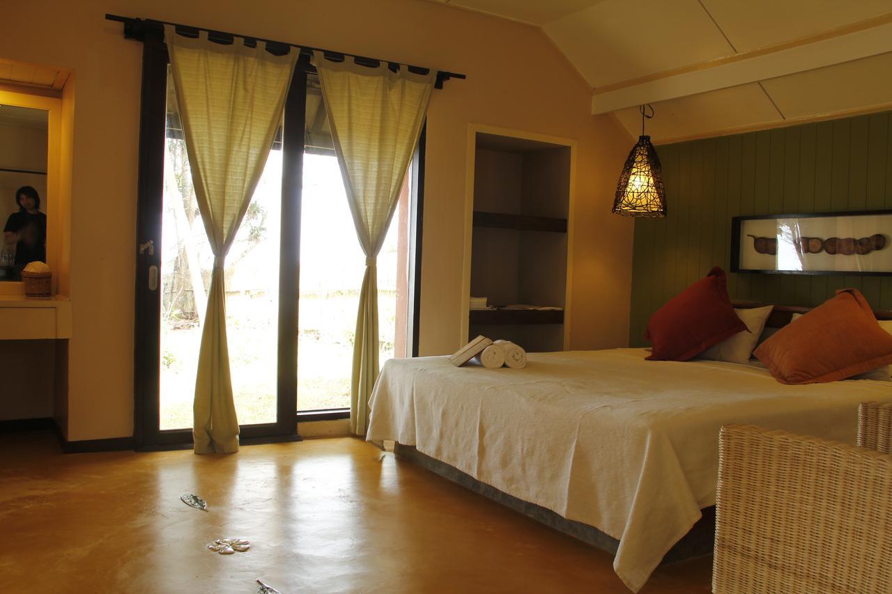 Hotel Baan Chumphon à Pathio Extérieur photo
