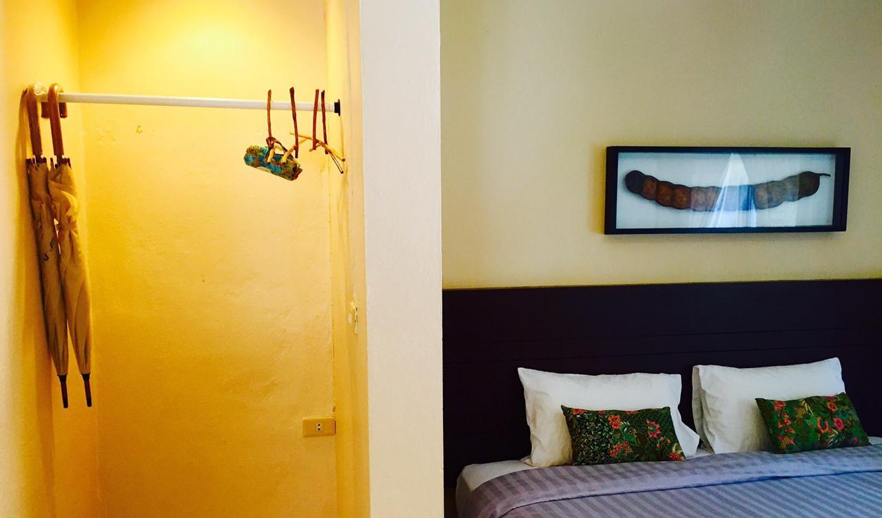 Hotel Baan Chumphon à Pathio Extérieur photo
