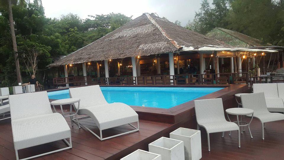 Hotel Baan Chumphon à Pathio Extérieur photo